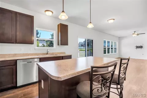 Kitchen - 425 Dusty Brook Dr, O'fallon, MO 63366 photo 2 of 2