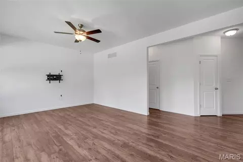 Living - 425 Dusty Brook Dr, O'fallon, MO 63366 photo 4 of 4