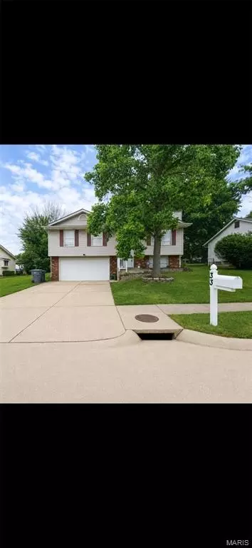 33 Royal Oaks Dr, O'fallon, MO 63366