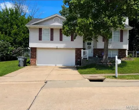 33 Royal Oaks Dr, O'fallon, MO 63366