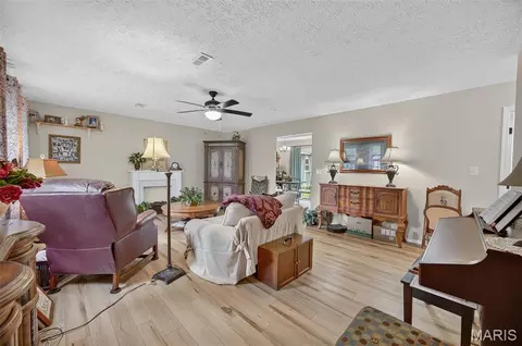 Living - 15420 Talbot Ln, Saint Robert, MO 65584 photo 3 of 3