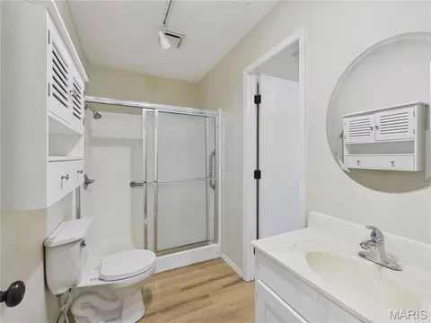 Bath - 15420 Talbot Ln, Saint Robert, MO 65584 photo 1 of 5