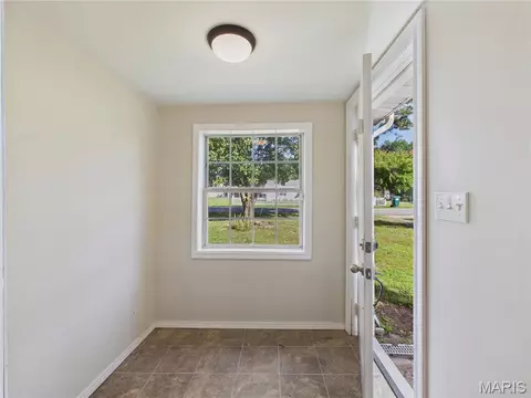 Entry Way - 15420 Talbot Ln, Saint Robert, MO 65584 photo 2 of 7