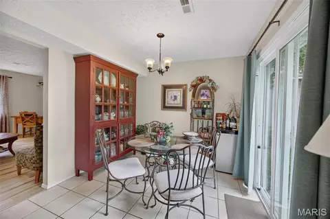 Dining - 15420 Talbot Ln, Saint Robert, MO 65584 photo 2 of 3