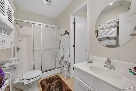 Bath - 15420 Talbot Ln, Saint Robert, MO 65584 photo 1 of 2
