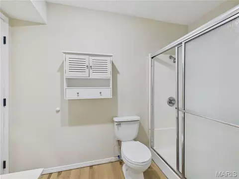 Bath - 15420 Talbot Ln, Saint Robert, MO 65584 photo 2 of 5