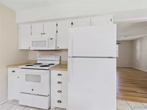 Kitchen - 15420 Talbot Ln, Saint Robert, MO 65584 photo 4 of 4