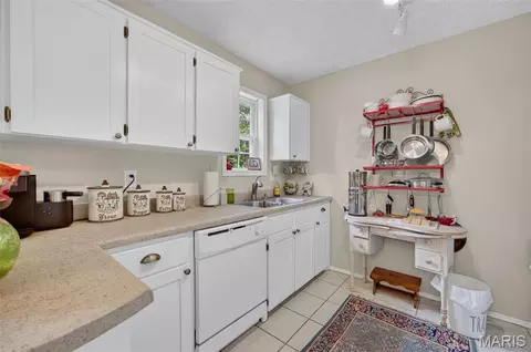 Kitchen - 15420 Talbot Ln, Saint Robert, MO 65584 photo 3 of 6