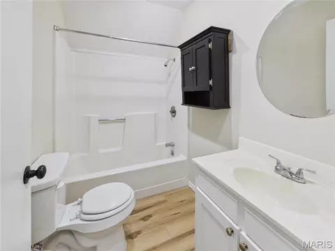 Bath - 15420 Talbot Ln, Saint Robert, MO 65584 photo 4 of 5
