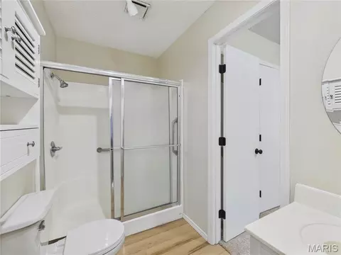 Bath - 15420 Talbot Ln, Saint Robert, MO 65584 photo 3 of 5