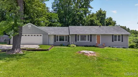 1910 Oak Tree St, Saint Peters, MO 63376