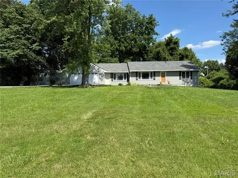 1910 Oak Tree St, Saint Peters, MO 63376