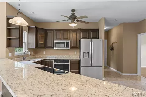 Kitchen - 15774 Cox Rd, Wright City, MO 63390 photo 4 of 7