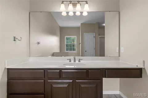 Bath - 15774 Cox Rd, Wright City, MO 63390 photo 2 of 7