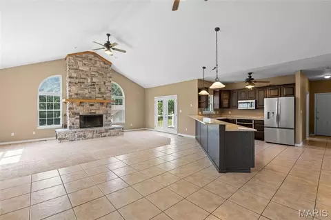 Living - 15774 Cox Rd, Wright City, MO 63390 photo 7 of 9