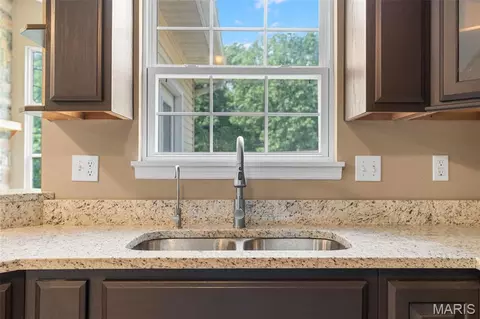 Kitchen - 15774 Cox Rd, Wright City, MO 63390 photo 5 of 7