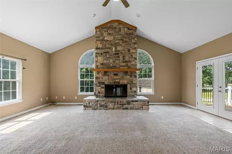 Living - 15774 Cox Rd, Wright City, MO 63390 photo 5 of 9
