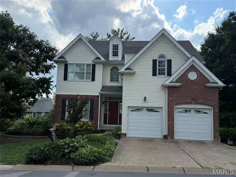 2143 Oak Dr, Saint Louis, MO 63131
