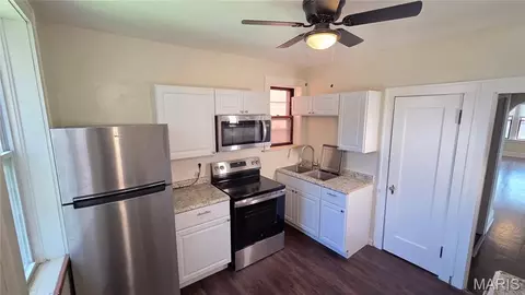 2633 Russell Blvd, Saint Louis, MO 63104
