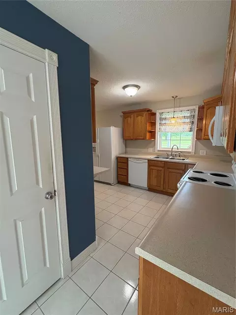 Kitchen - 23458 E Highway 32, Boss, MO 65440 photo 1 of 1