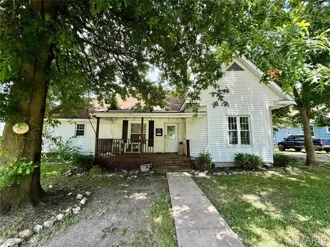 307 E Water St, Wellsville, MO 63384