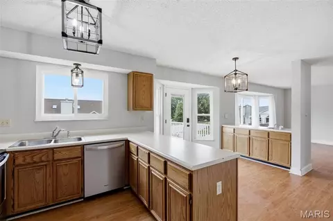 Kitchen - 2732 Bromley Dr, O'fallon, MO 63368 photo 3 of 4