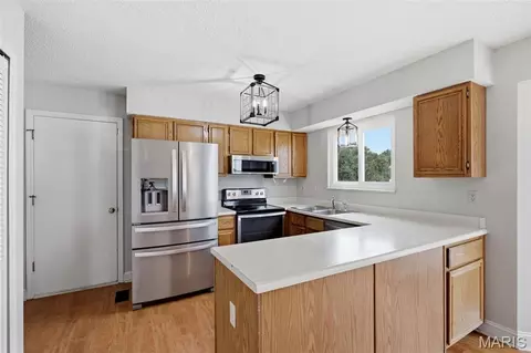 Kitchen - 2732 Bromley Dr, O'fallon, MO 63368 photo 2 of 4