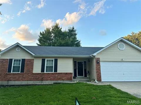 1201 Summerwood Dr, Saint Peters, MO 63376