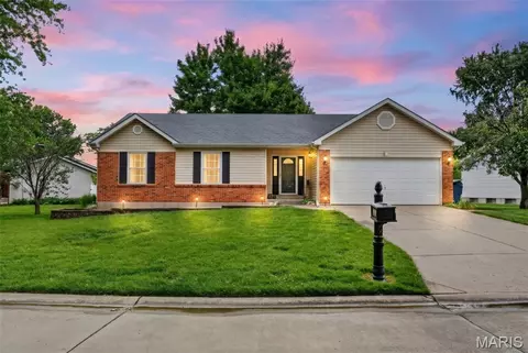 1201 Summerwood Dr, Saint Peters, MO 63376