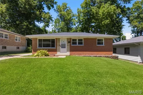 8817 Mcnulty Dr, Saint Louis, MO 63114