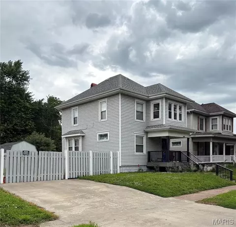 2423 Benton St, Granite City, IL 62040