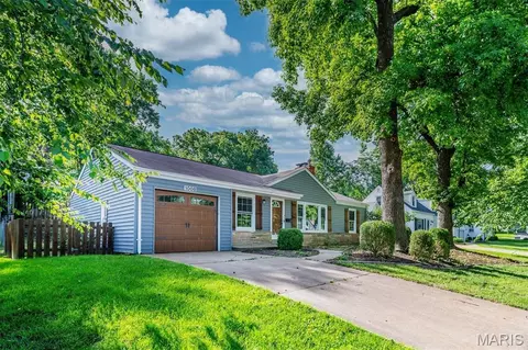 1008 Woodgate Dr, Kirkwood, MO 63122