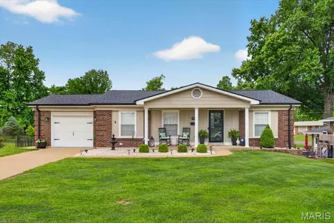 965 N Metter Ave, Columbia, IL 62236
