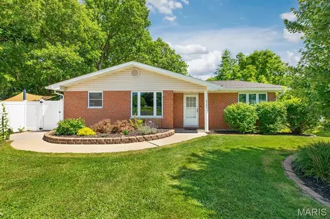 2364 Seminary Rd, Brighton, IL 62012