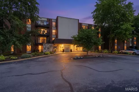 578 Sarah Ln #206, Saint Louis, MO 63141