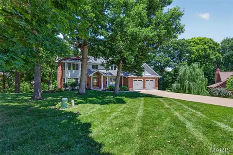 4 Woodford Pl, Saint Charles, MO 63301