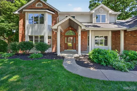 4 Woodford Pl, Saint Charles, MO 63301