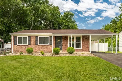 3039 Charmbrook Ln, Maryland Heights, MO 63043