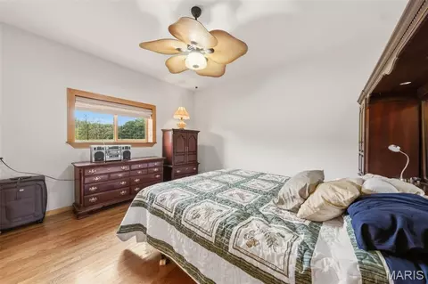 Bedroom - 24613 Shady Oak Pl, Perry, MO 63462 photo 3 of 10
