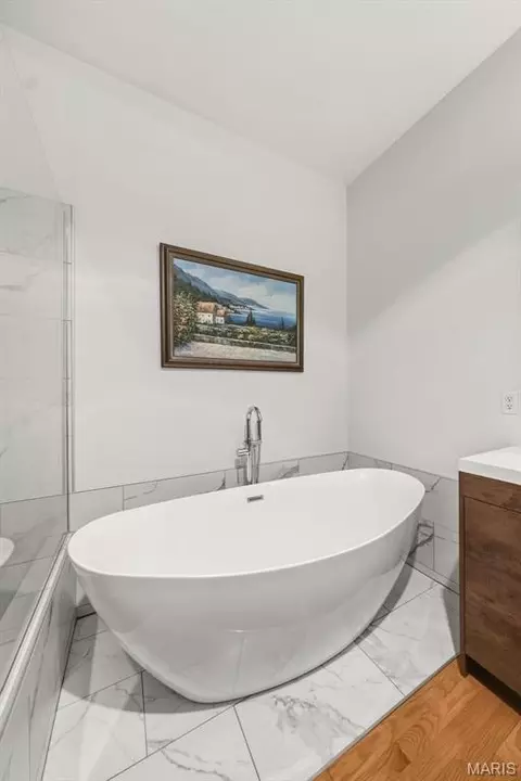 Bath - 24613 Shady Oak Pl, Perry, MO 63462 photo 4 of 8
