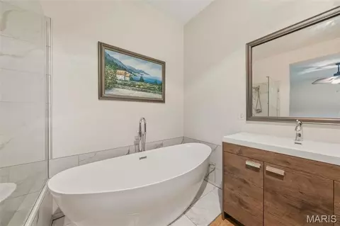 Bath - 24613 Shady Oak Pl, Perry, MO 63462 photo 6 of 8