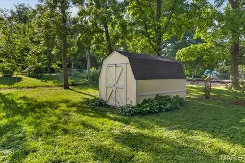 Exterior - 200 Hillcrest Blvd, Ballwin, MO 63021 photo 6 of 9