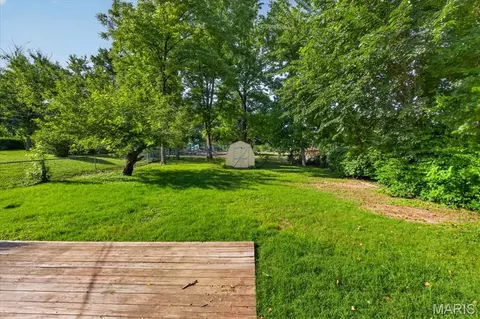 Exterior - 200 Hillcrest Blvd, Ballwin, MO 63021 photo 5 of 9