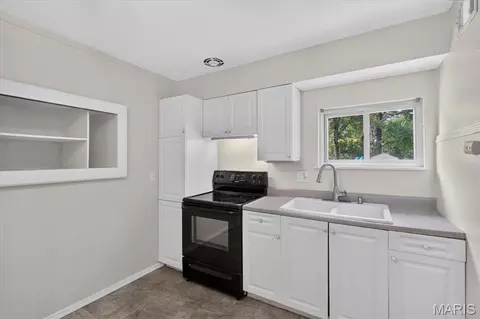 Kitchen - 200 Hillcrest Blvd, Ballwin, MO 63021 photo 2 of 3