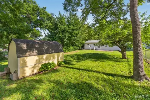 Exterior - 200 Hillcrest Blvd, Ballwin, MO 63021 photo 2 of 9
