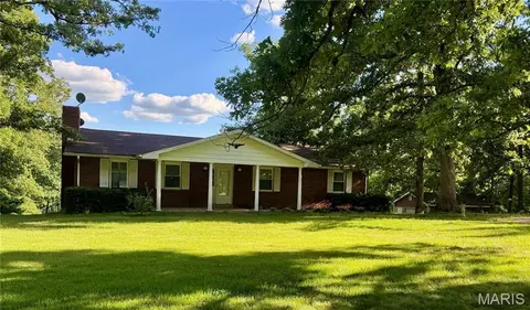 5371 Sportsman Rd, Waterloo, IL 62298