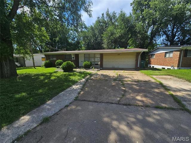 2365 Hallwood Dr, Saint Louis, MO 63136