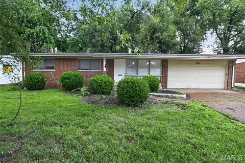 2365 Hallwood Dr, Saint Louis, MO 63136