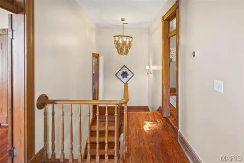 Entry Way - 407 E 9th St, Alton, IL 62002 photo 4 of 5