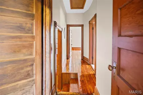 Entry Way - 407 E 9th St, Alton, IL 62002 photo 3 of 5